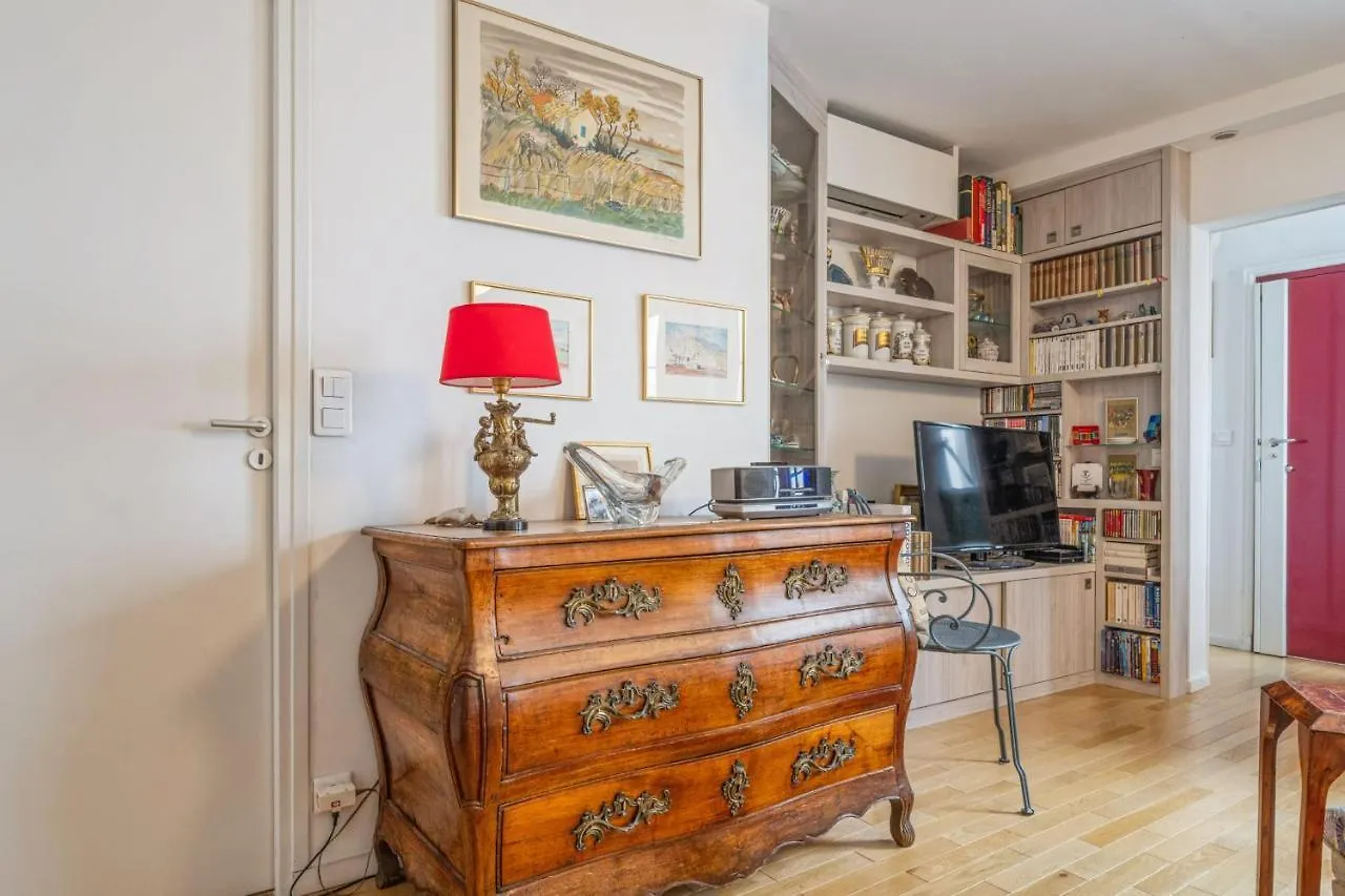 In The Heart Of The 8th Arrondissement - Welkeys *