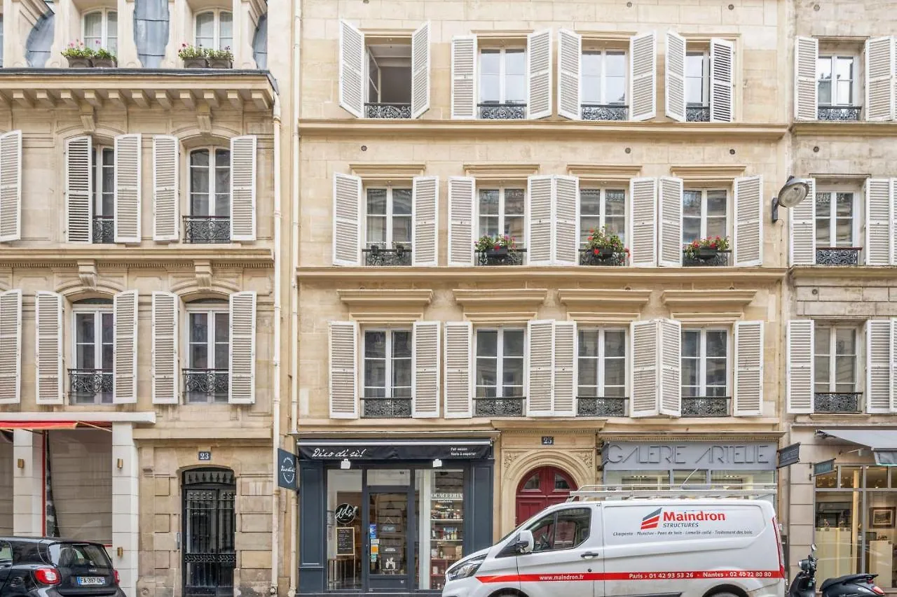 In The Heart Of The 8th Arrondissement - Welkeys
